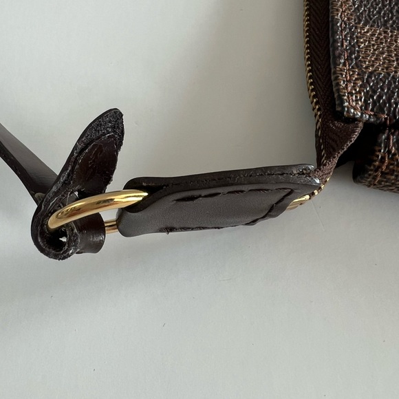 Authentic Louis Vuitton Damier Ebene Pochette Accessoires - Picture 5 of 15